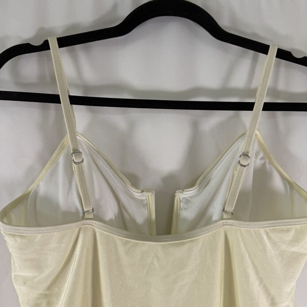 New Cupshe One Piece Swimsuit Women's Large Yellow Pull On Padded Sleeveless - Picture 8 of 9